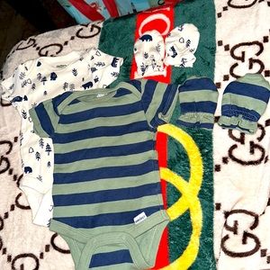 Gerber’s Newborn Bodysuits + Matching Mittens
